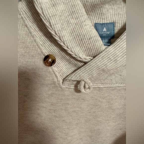 Gap - Picture 3 of 4